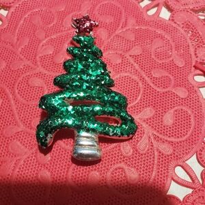 Christmas tress brooch